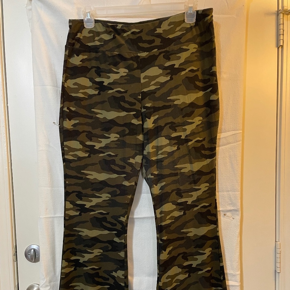 Camo No Boundries flare Leggings